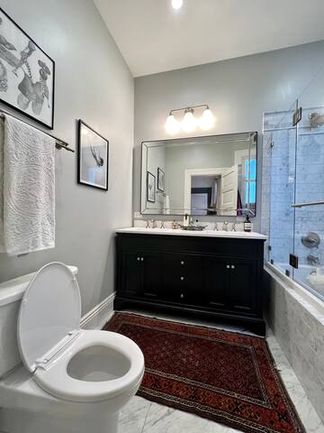 Designer’s 1900 Victorian Apartment gallery image 5