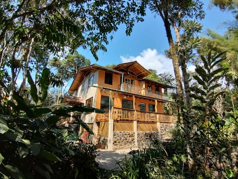 Serenity Lodge - Riverside home in the cloudforest