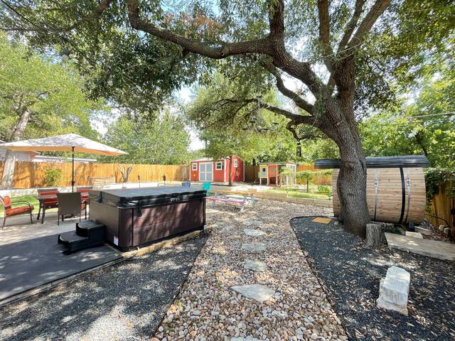 Backyard Oasis • Hot tub, sauna, cold plunge