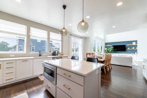 Bright and Spacious Home | Centrally Located