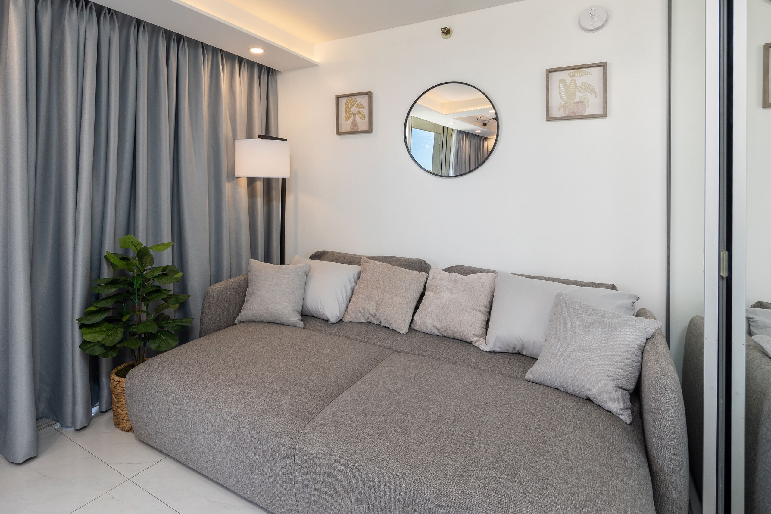 Condo in Honolulu · ★4.81 · Studio · 1 bed · 1 shared bath - Image 11