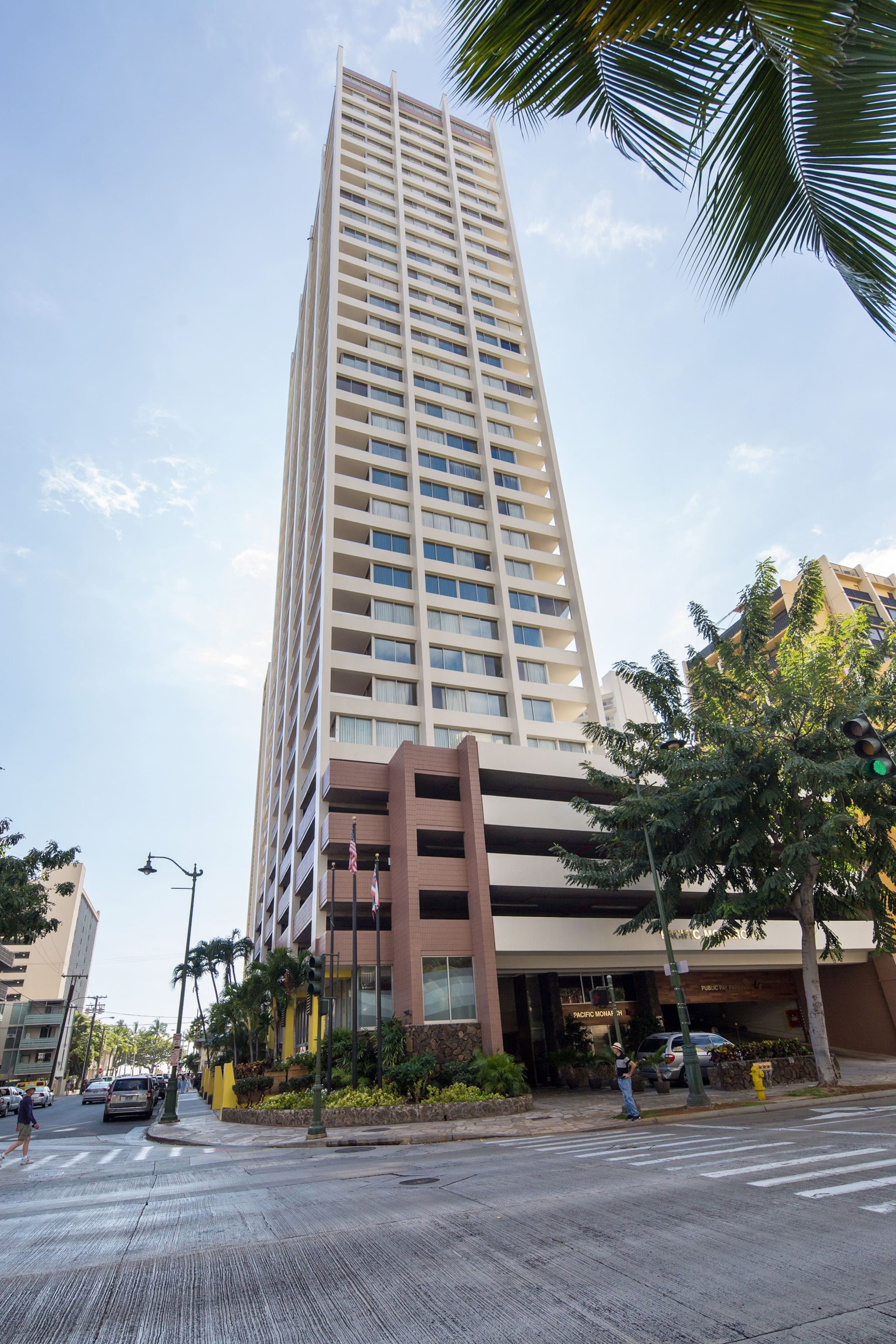 Condo in Honolulu · ★4.81 · Studio · 1 bed · 1 shared bath - Image 37