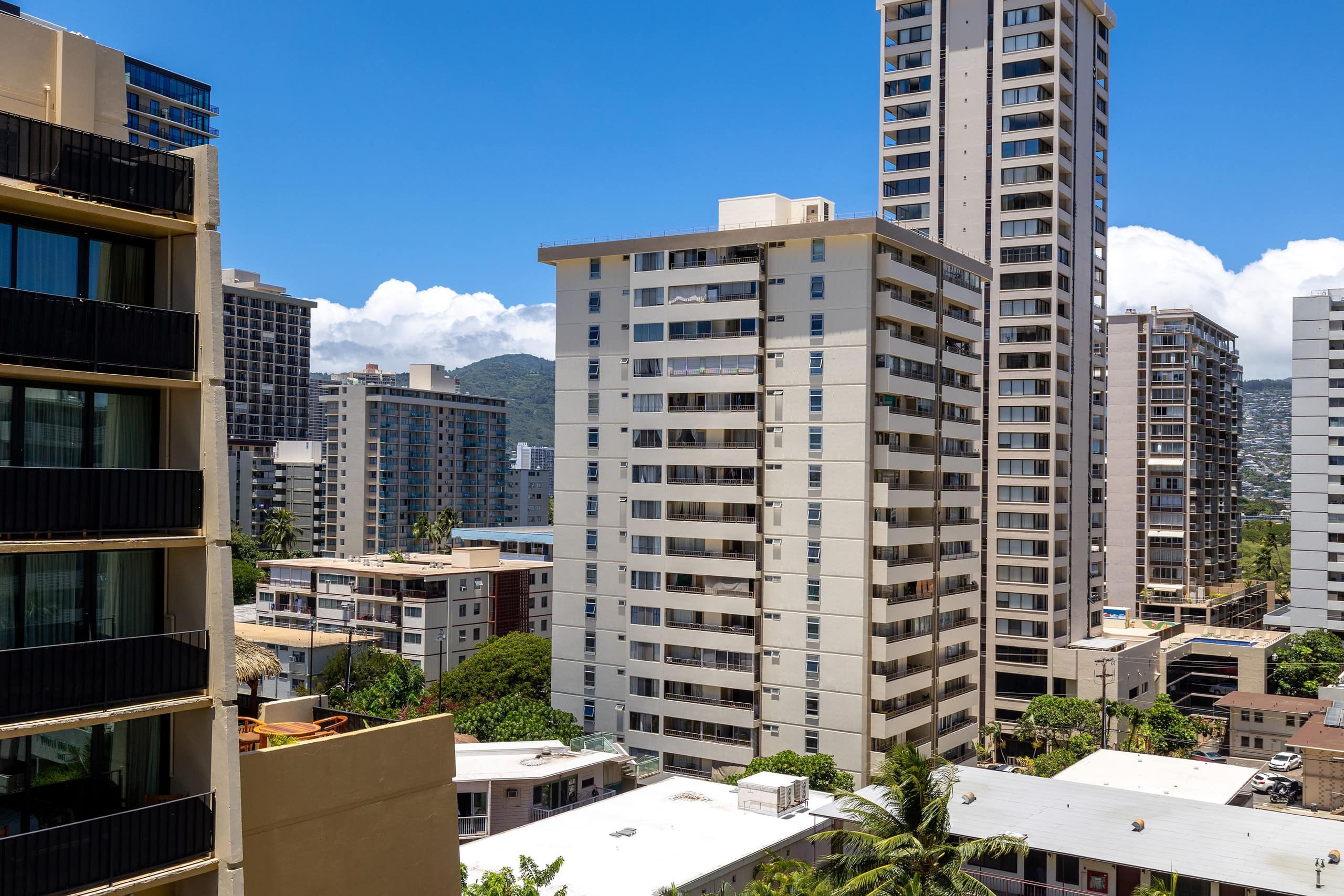 Condo in Honolulu · ★4.81 · Studio · 1 bed · 1 shared bath - Image 17
