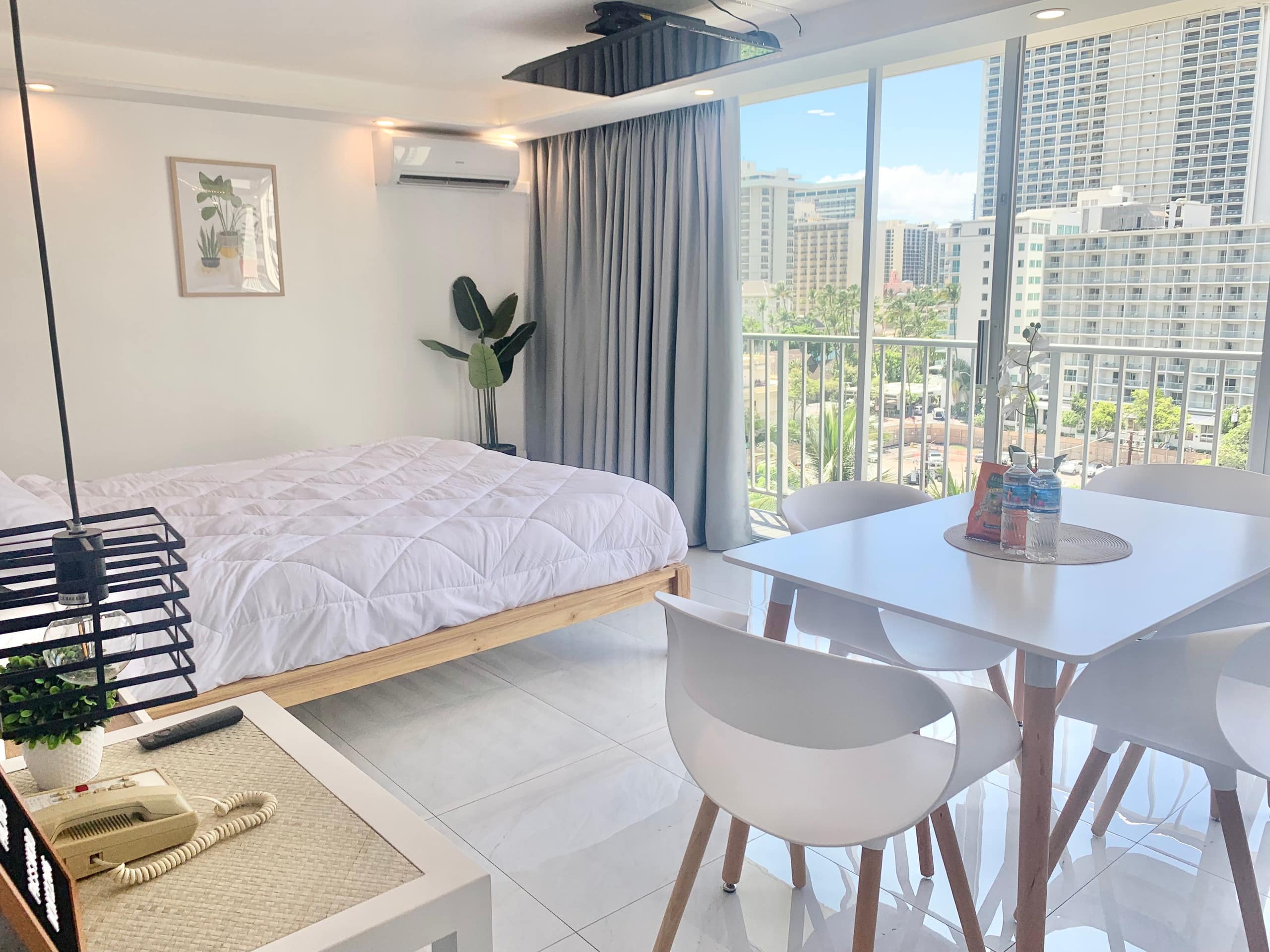 Condo in Honolulu · ★4.81 · Studio · 1 bed · 1 shared bath - Image 2