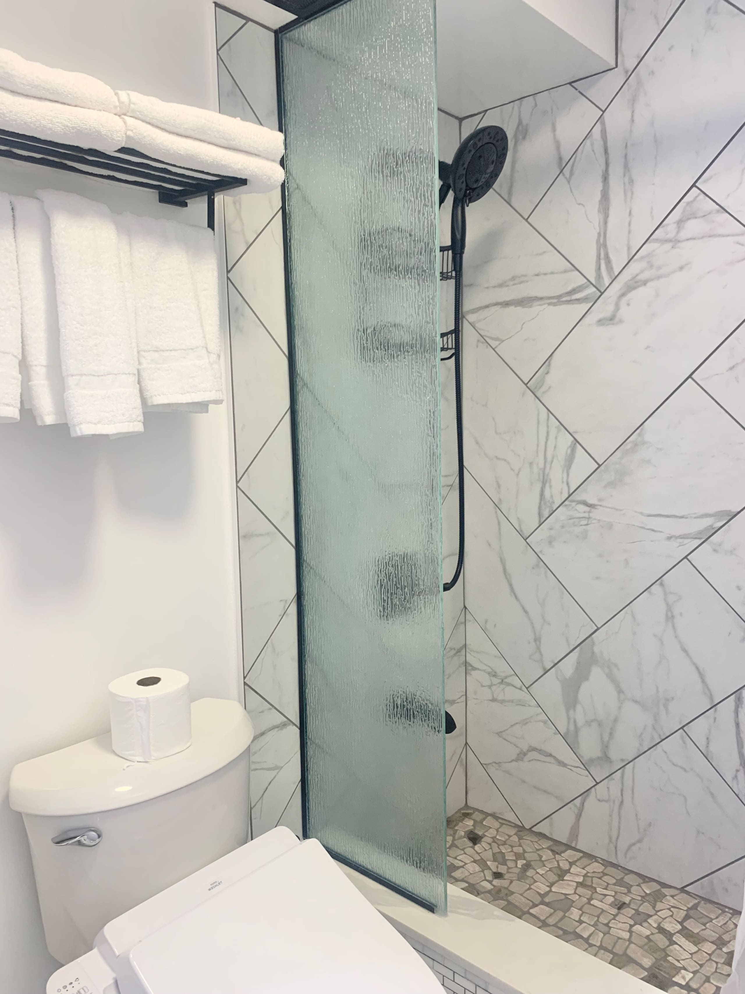 Condo in Honolulu · ★4.81 · Studio · 1 bed · 1 shared bath - Image 4