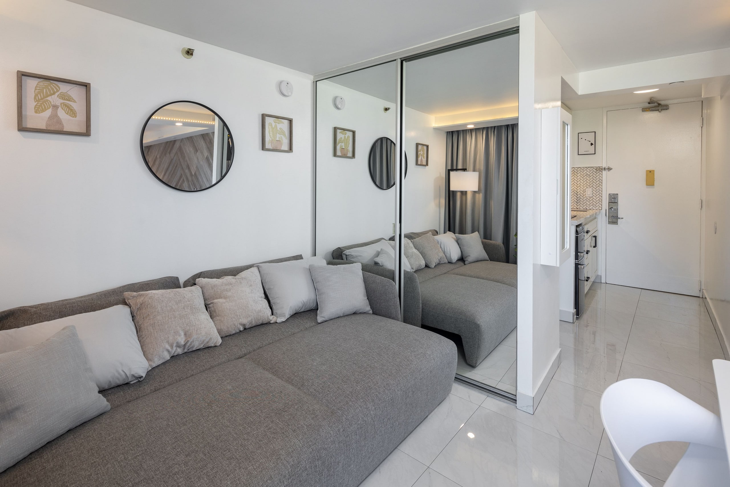 Condo in Honolulu · ★4.81 · Studio · 1 bed · 1 shared bath - Image 10