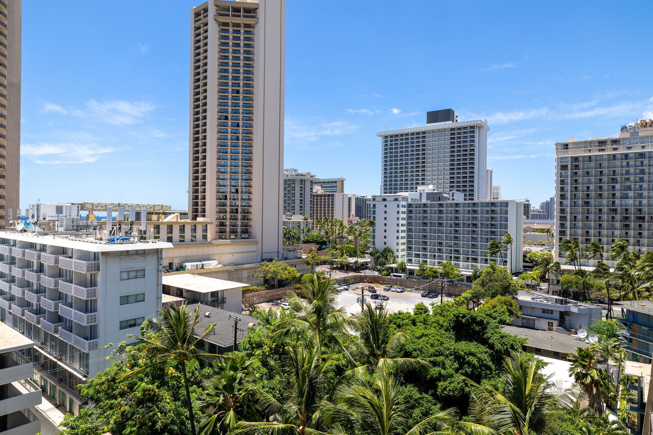 Condo in Honolulu · ★4.81 · Studio · 1 bed · 1 shared bath - Image 16