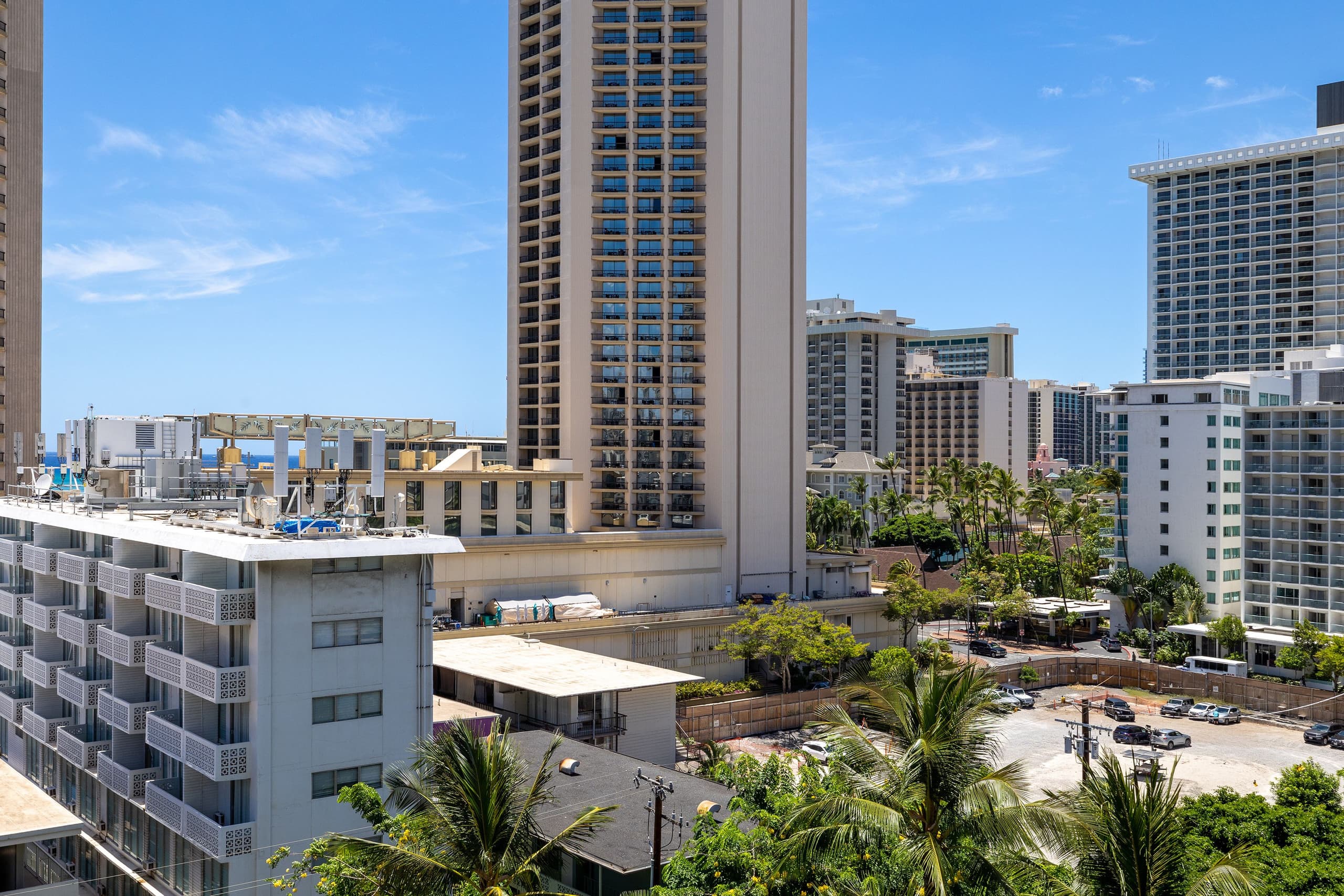 Condo in Honolulu · ★4.81 · Studio · 1 bed · 1 shared bath - Image 15