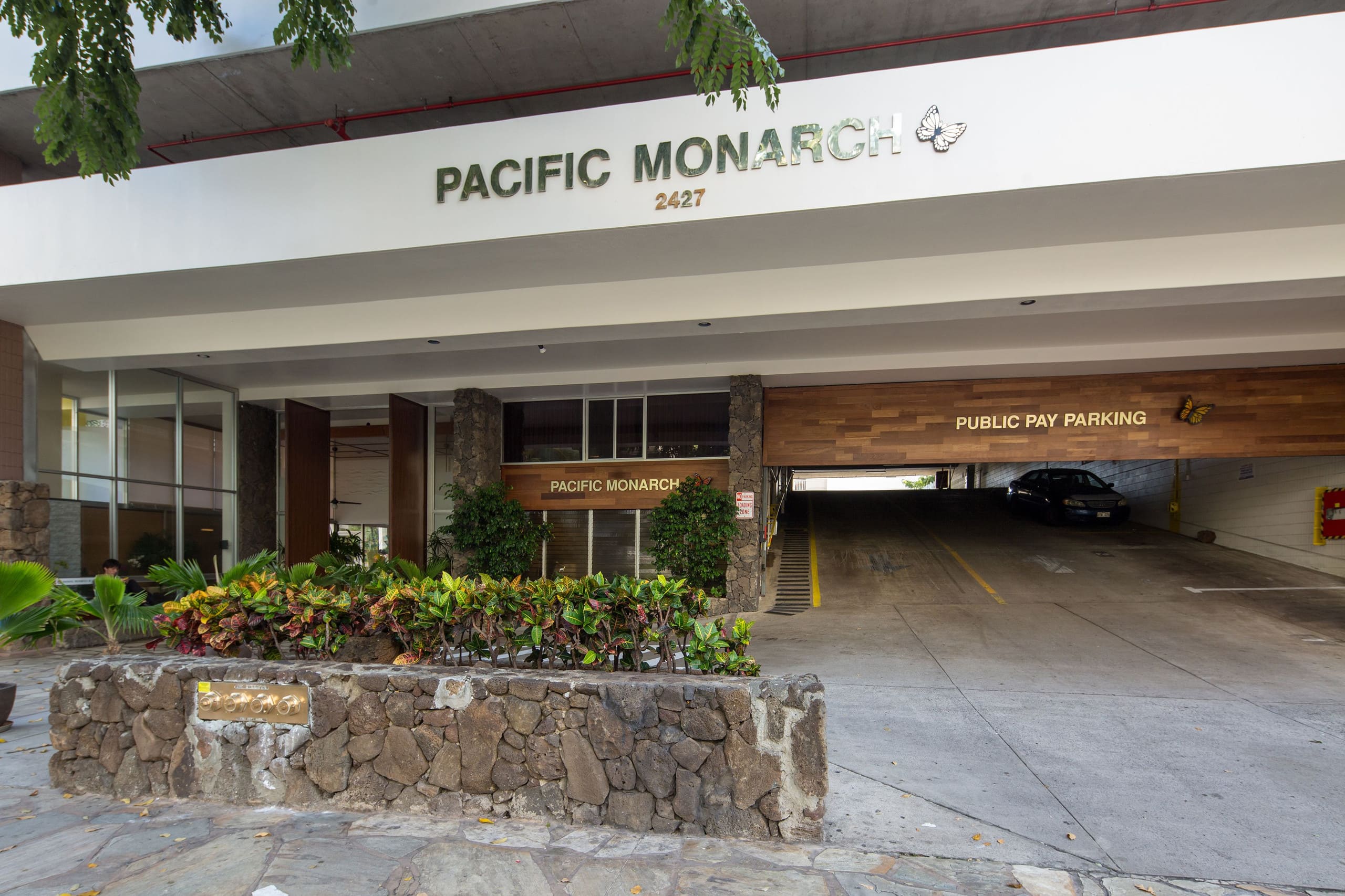 Condo in Honolulu · ★4.81 · Studio · 1 bed · 1 shared bath - Image 31