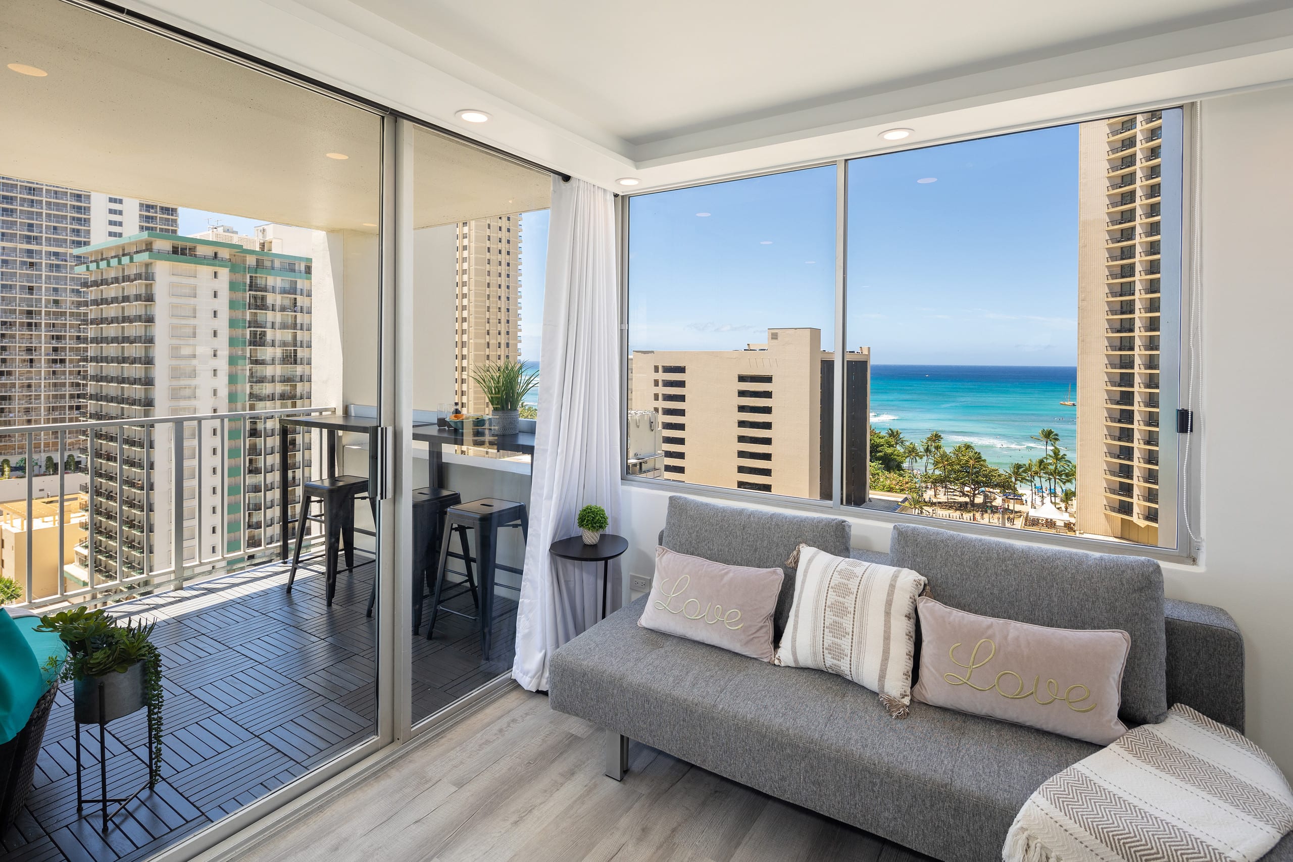 Condo in Honolulu · ★4.88 · 1 bedroom · 2 beds · 1 bath - Image 4
