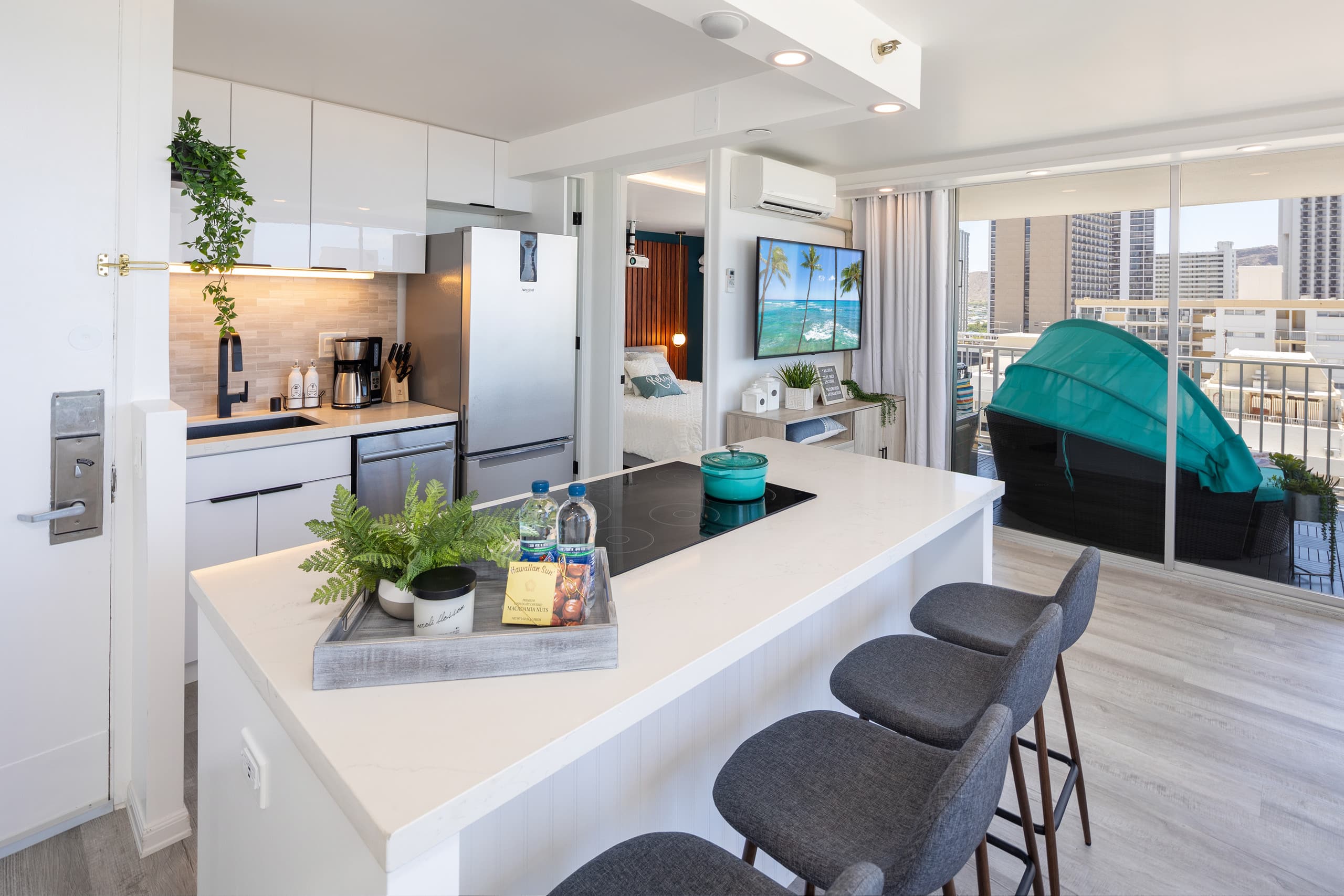 Condo in Honolulu · ★4.88 · 1 bedroom · 2 beds · 1 bath - Image 6