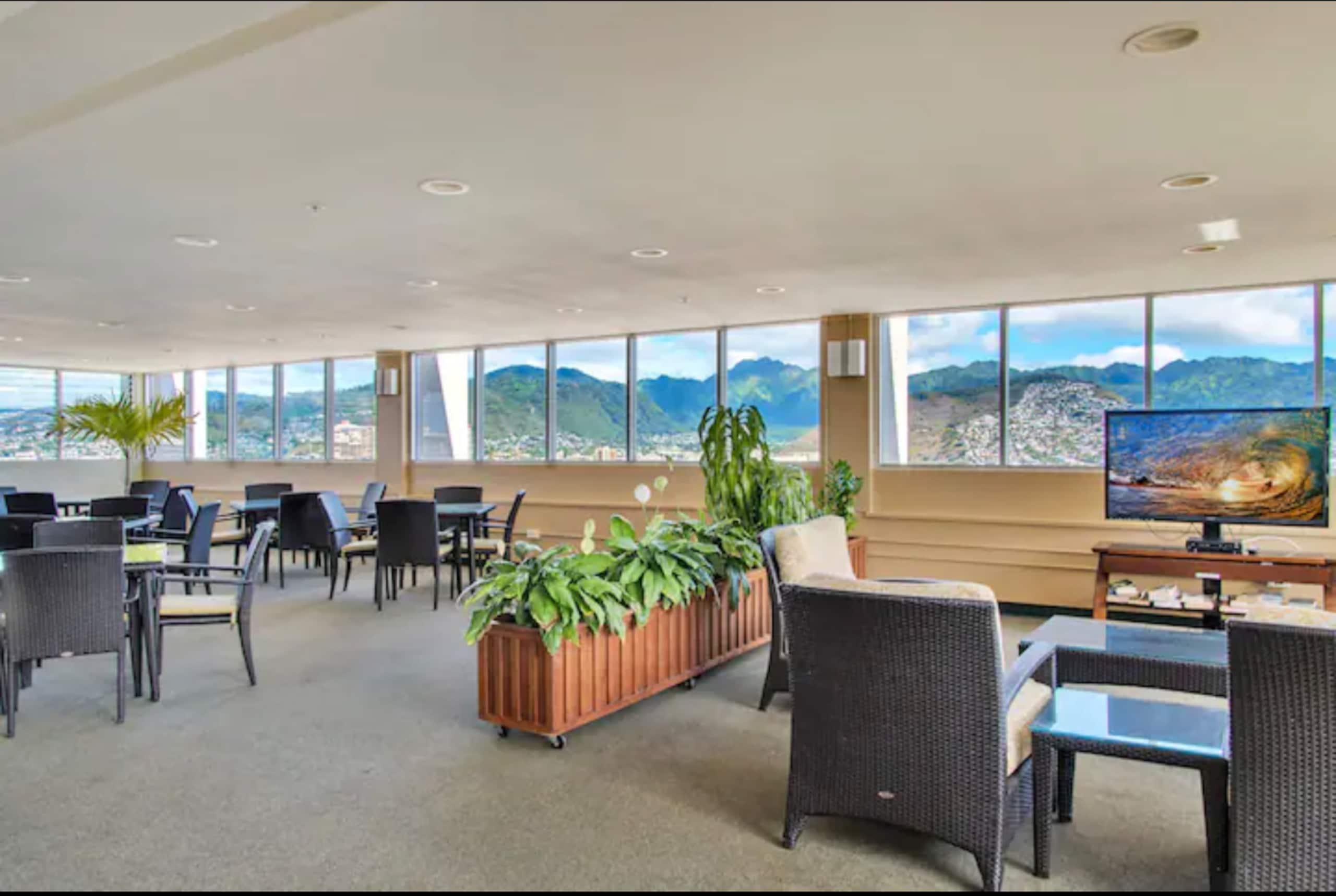Condo in Honolulu · ★4.88 · 1 bedroom · 2 beds · 1 bath - Image 49