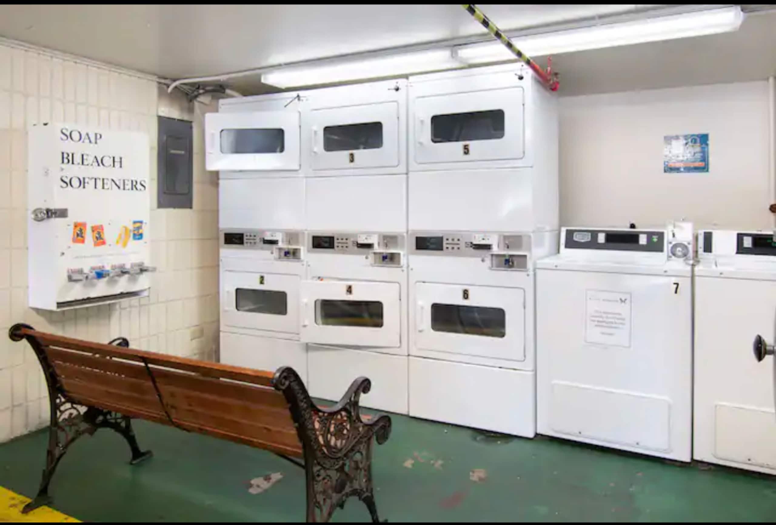 Condo in Honolulu · ★4.88 · 1 bedroom · 2 beds · 1 bath - Image 50