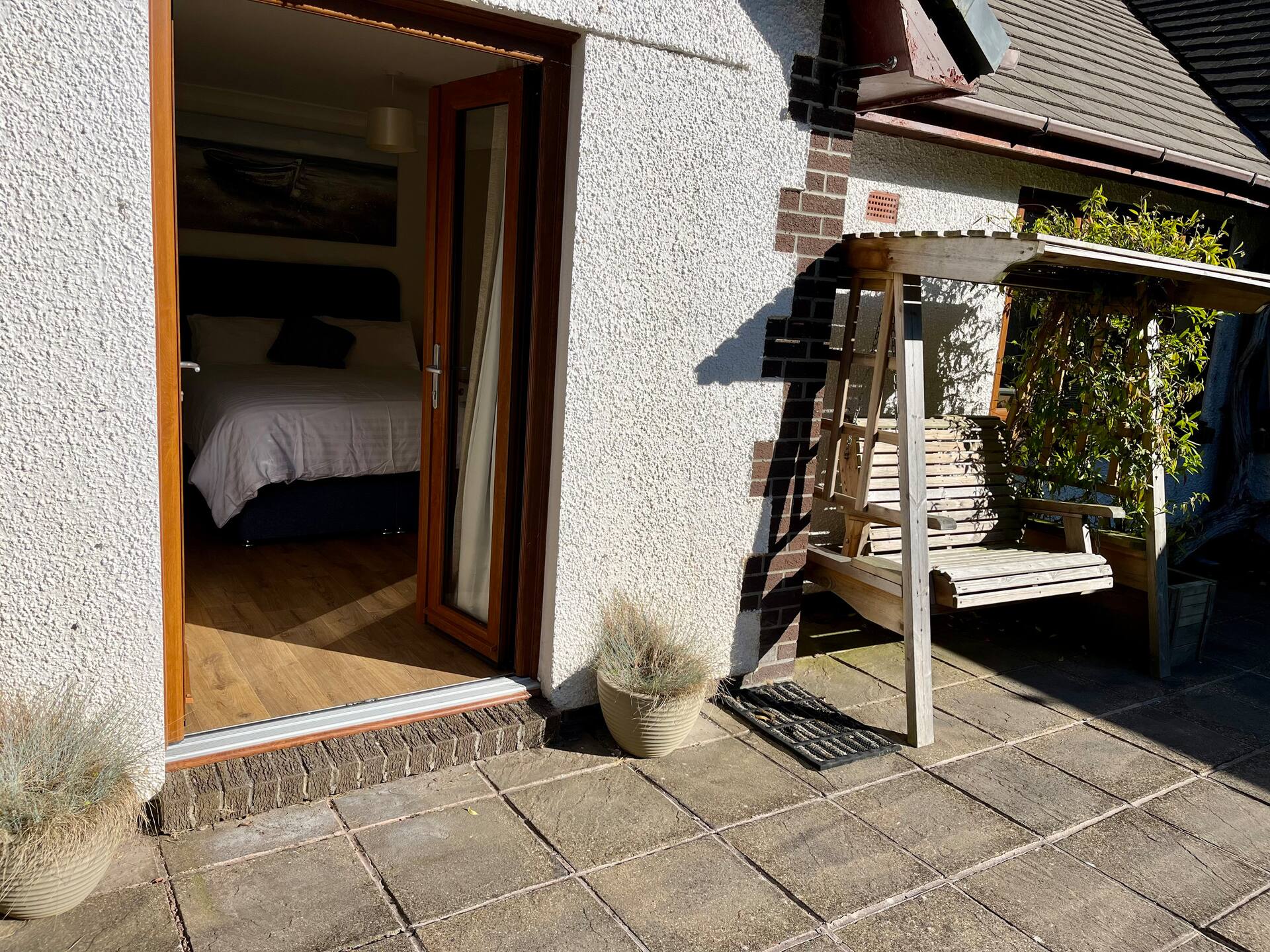 Coastal garden annex with log fire & summer house — photo 4