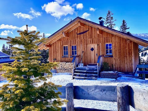 Holzknechthütte with fireplace and sauna