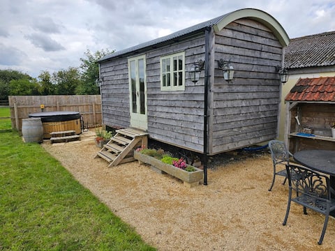 Private, luxurious and cosy shepherd hut