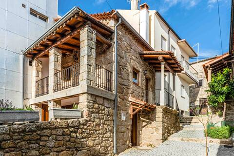 Traditional cozy cottage in Serra da Estrela