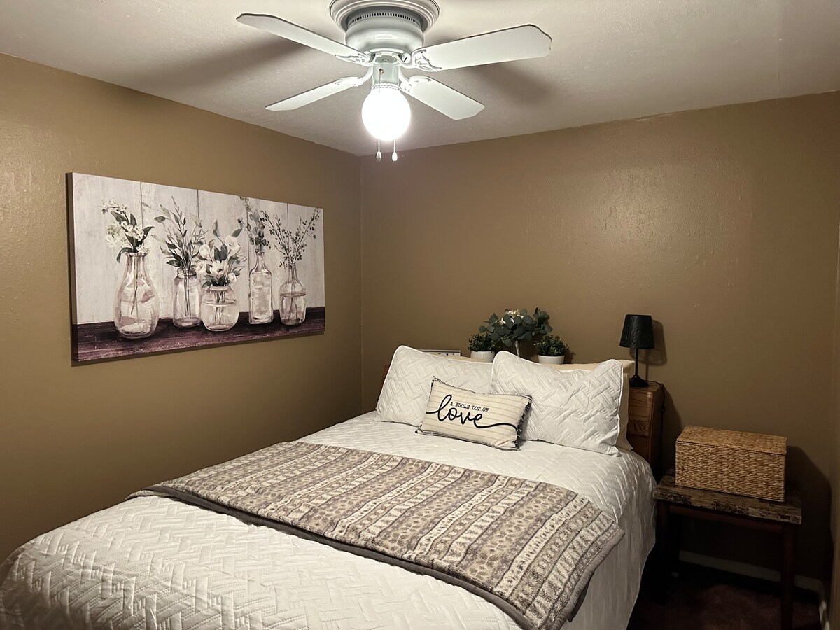 Comfy queen size bed. 