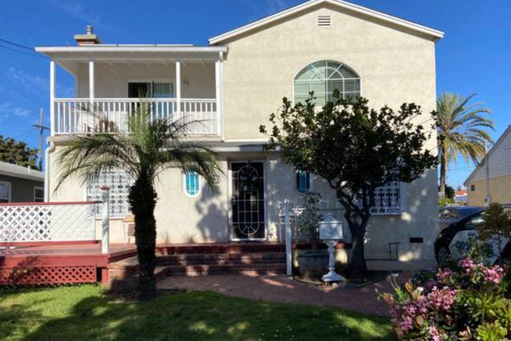 Airbnb Cozy Guest House for 2 - Close to everything!