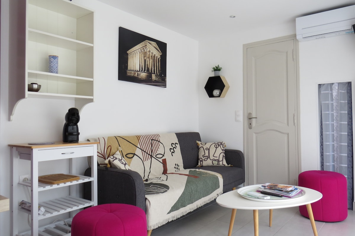 Top performing Airbnb: Gite Maison Carrée Le Castel Home pool in Nîmes