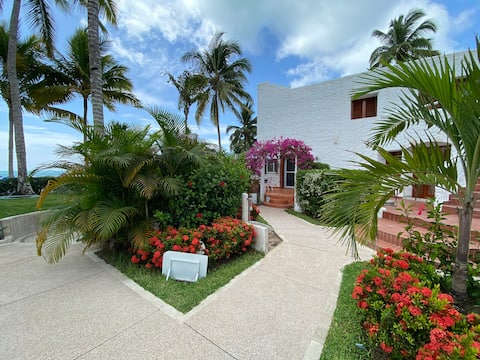 Beachfront Oasis for 13 Guests with Pool