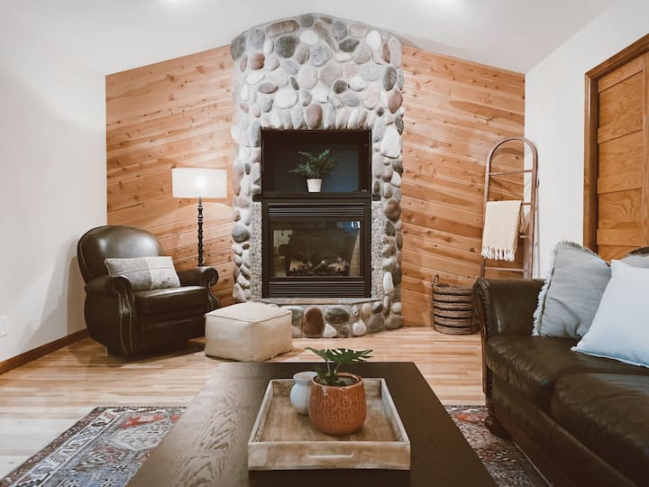 Stone 3bedroom near the lake Houses for Rent in Mahtomedi, Minnesota