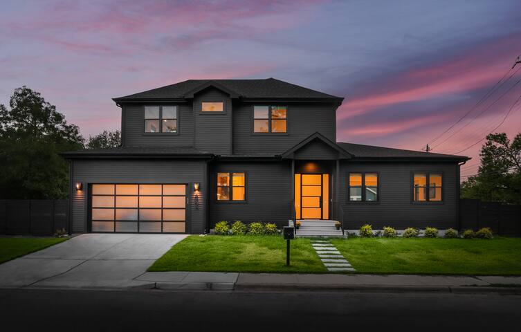 Luxe Resort home/ F1 /Amazing pool gallery image 4