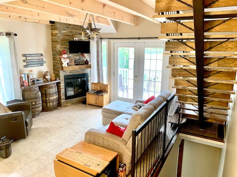 Four season Ski-in Chalet, cozy getaway.