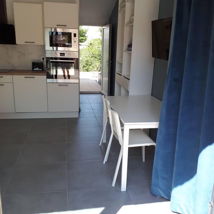 Studio Avec Terrasse, Jacuzzi Privatif Et Parking - Fabrègues