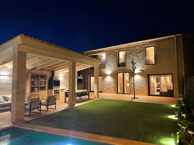 Villa rural 10PAX, 4 baños, piscina, BBQ gallery image 2