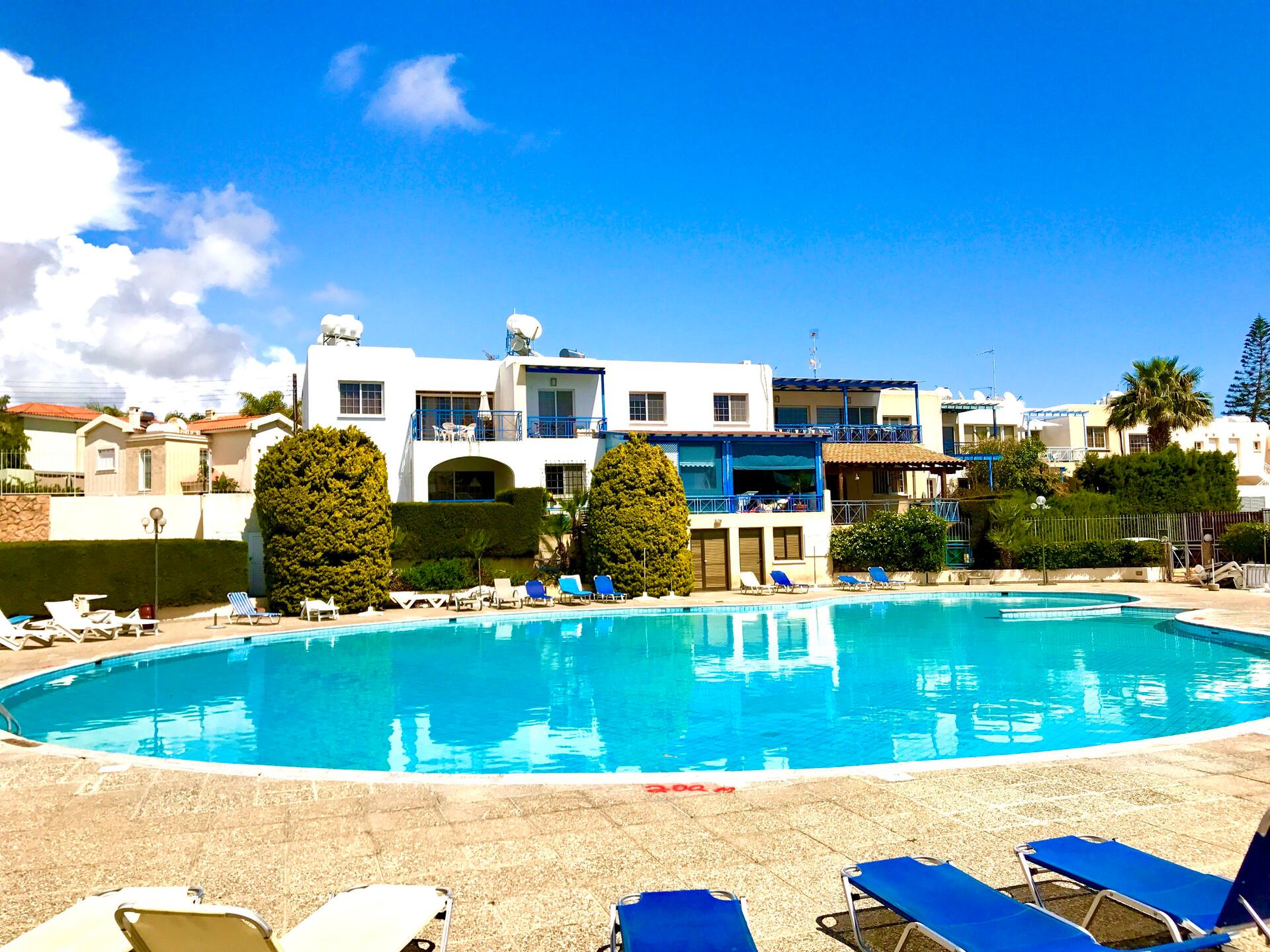 Apartment with large pool