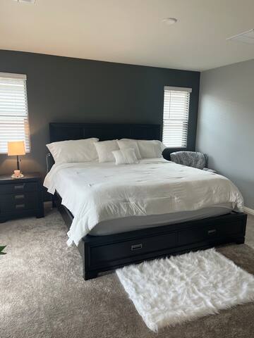 Mountain View Master Balcony gallery image 5