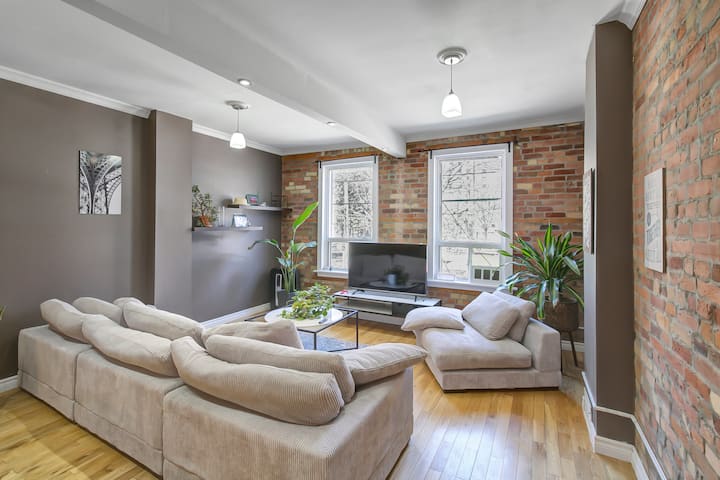 Downtown 2 Bedroom Loft (Onsite Parking Available) - Toronto