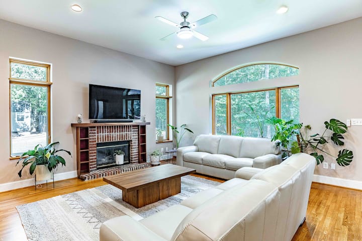 Secluded Retreat W/ Trails, Fire Pit, & Hammocks - Apex, NC