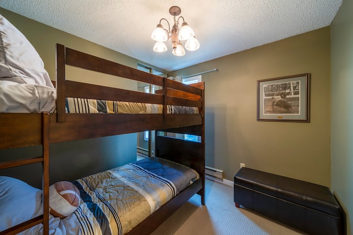 Lits superposés de deux tailles