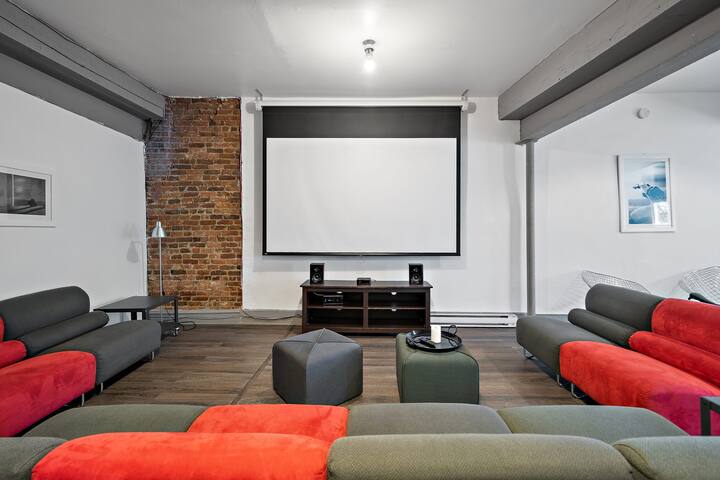 Huge Stylish w/projector & baby ft 6BR Sleeps 22 gallery image 2