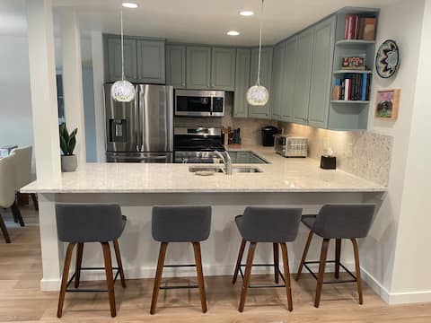 Popular Airbnb listing: 4 guest 2B/2B condo by shuttle, RFTA & Assay Lift! in Snowmass Village