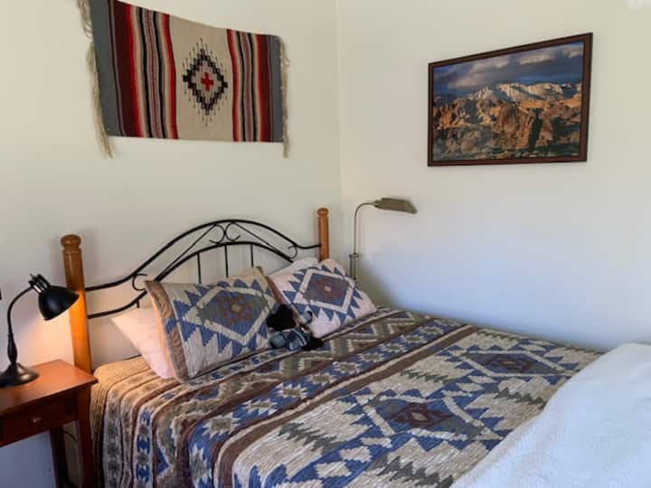 Dhomë në shkretëtirë - krevat dopio "queen"