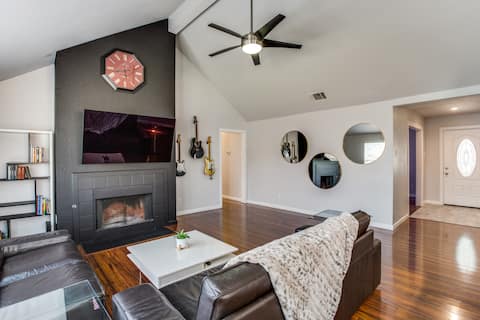 Modern 3BR Home near DFW Airport & Lake EV Charger
