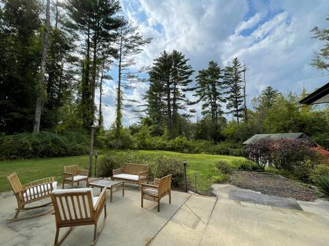 Relaxing Berkshire Retreat with Lake Access