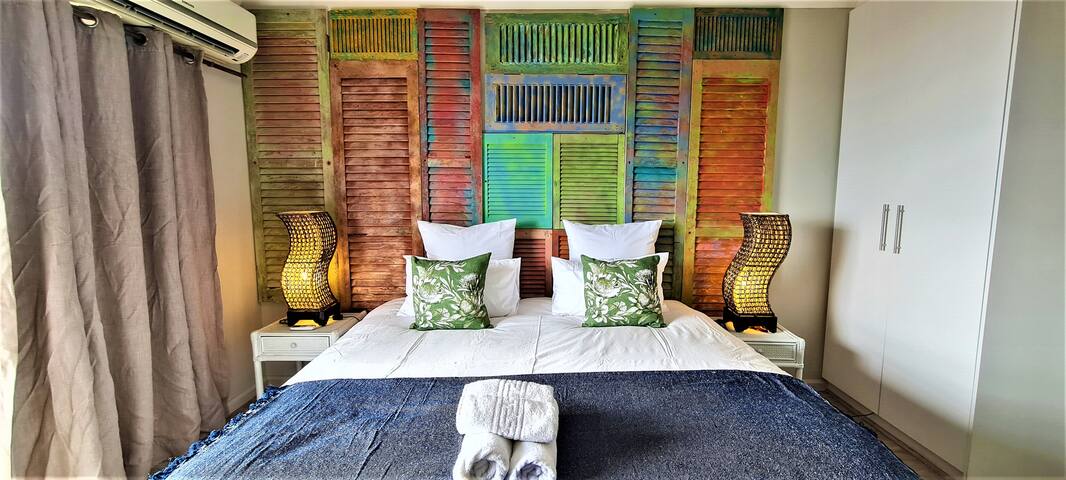 Big house in Camps Bay with ocean view-14 people gallery image 4