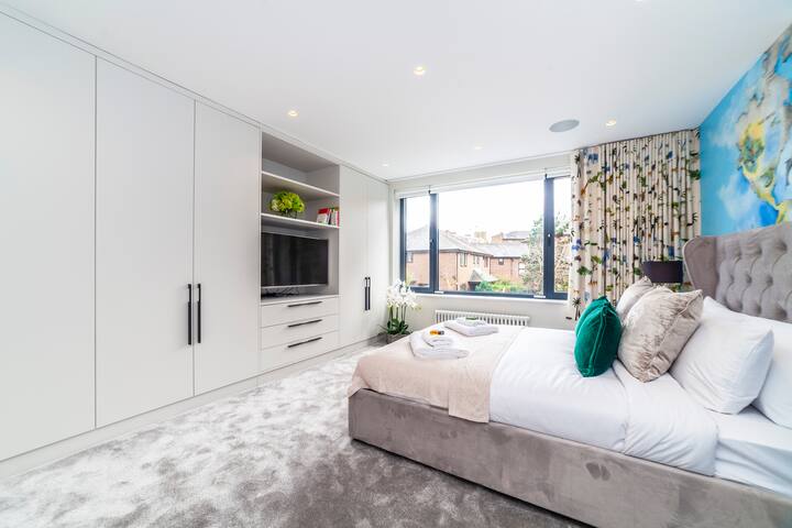 Luxury 3 BDR House with garden next to Battersea P gallery image 4