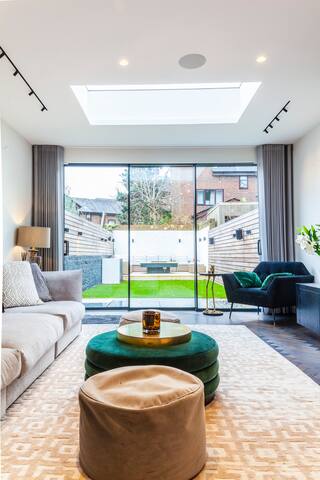 Luxury 3 BDR House with garden next to Battersea P gallery image 2