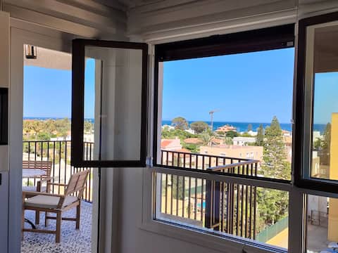 Airbnb con mejor rendimiento: A beautiful apartment with a swimming and ocean views. en Roquetas De Mar