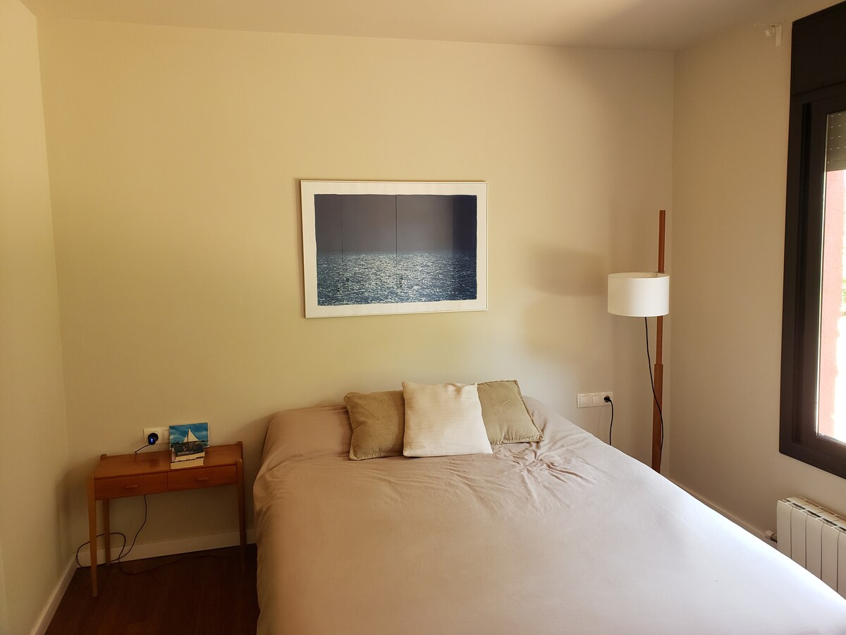 ห้องนอน 1 (พร้อมห้องน้ำ)