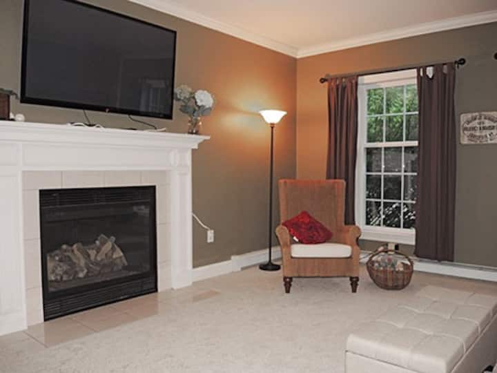 Good Year Lake Getaway-near Coop/oneonta! Hottub! - Oneonta, NY