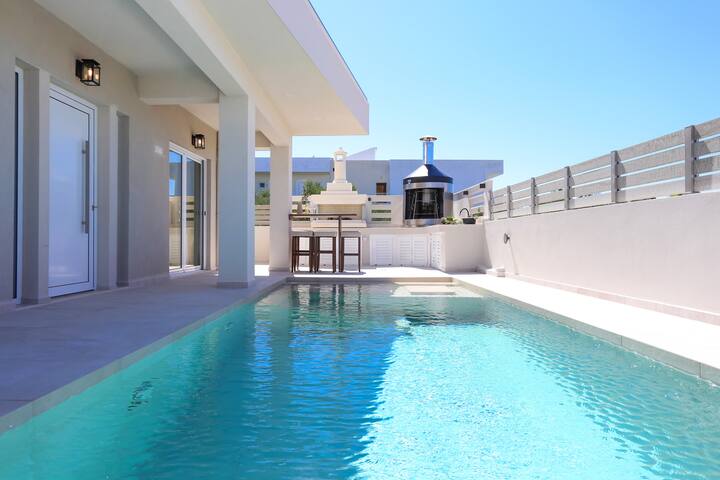 Villa Constantino with heated pool gallery image 2