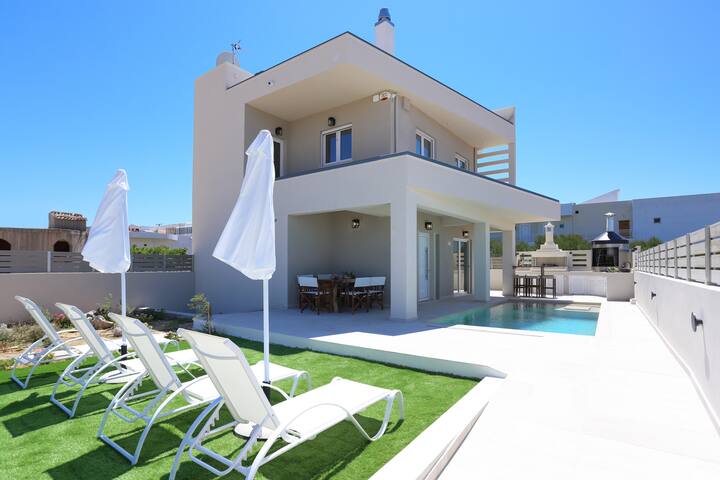 Villa Constantino with heated pool gallery image 3