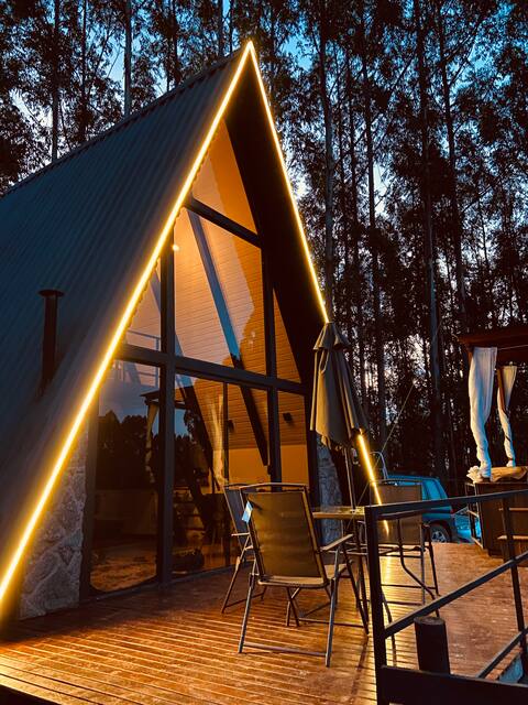Roots Cabana: A-Frame overlooking the mountains