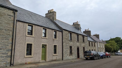 Historic, cosy home with peaceful garden on NC500